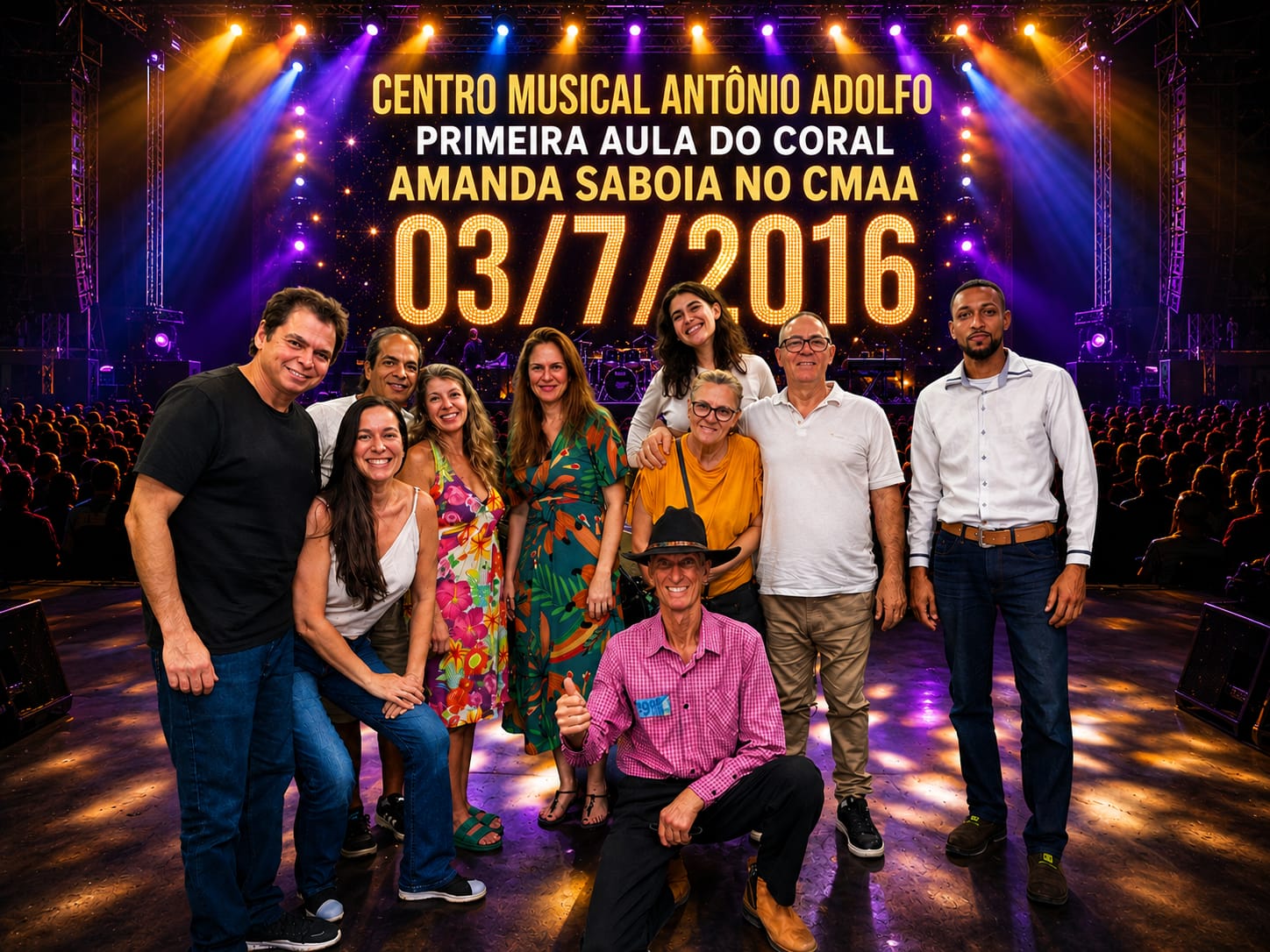 Grupo reunido no palco do Centro Musical Antônio Adolfo na primeira aula do coral com Amanda Saboia